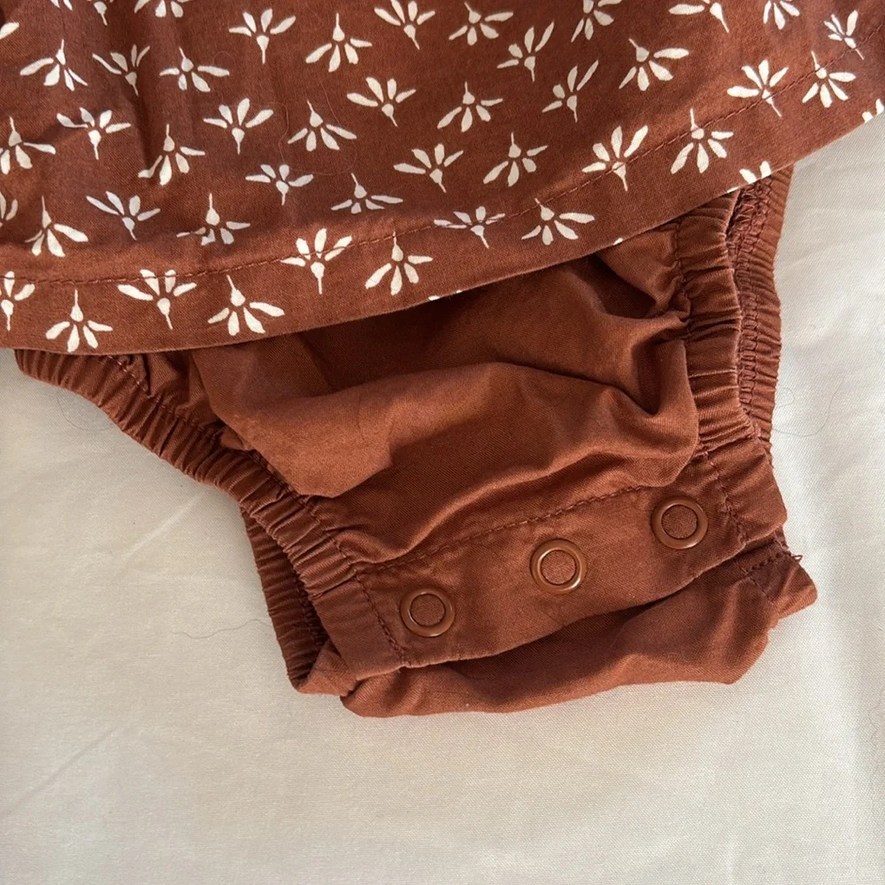 Baby rompers/ baby outfits/ carters baby - Picture 3 of 4